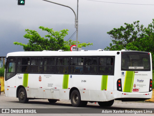 Otrantur Transporte e Turismo 21-084 na cidade de São Vicente, São Paulo, Brasil, por Adam Xavier Rodrigues Lima. ID da foto: 9524616.