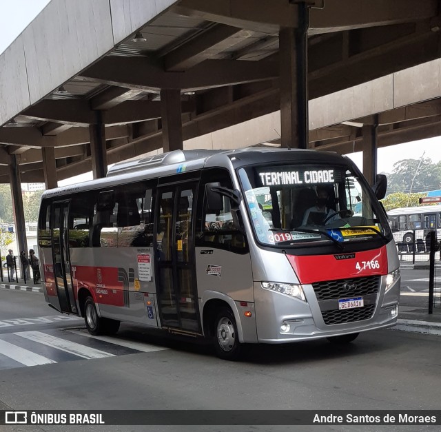 Pêssego Transportes 4 7166 na cidade de São Paulo, São Paulo, Brasil, por Andre Santos de Moraes. ID da foto: 9525685.