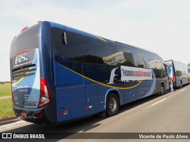 F&S Bus - Ferreira & Stefanini Locadora e Turismo 1300 na cidade de Brasília, Distrito Federal, Brasil, por Vicente de Paulo Alves. ID da foto: 8641631.