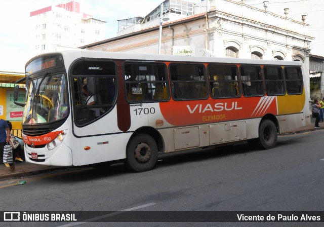 Viasul Transportes Coletivos 1700 na cidade de Itaúna, Minas Gerais, Brasil, por Vicente de Paulo Alves. ID da foto: 8646393.