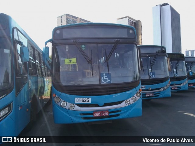 Taguatur - Taguatinga Transporte e Turismo 05625 na cidade de Brasília, Distrito Federal, Brasil, por Vicente de Paulo Alves. ID da foto: 8649663.