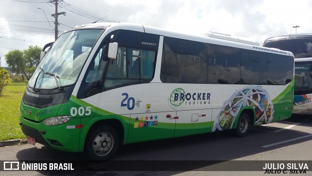 Brocker Turismo 005 na cidade de Porto Alegre, Rio Grande do Sul, Brasil, por JULIO SILVA. ID da foto: 8653270.