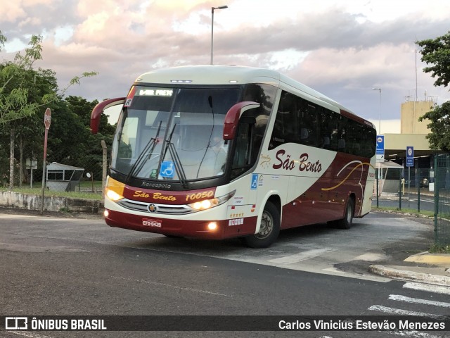 Viação São Bento Ribeirão Preto 10050 na cidade de Ribeirão Preto, São Paulo, Brasil, por Carlos Vinicius Estevão Menezes. ID da foto: 8654046.