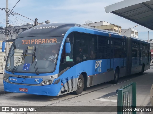BRT RIO E30525C na cidade de Rio de Janeiro, Rio de Janeiro, Brasil, por Jorge Gonçalves. Número da foto: #8657047.
