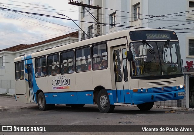 Fogos Caruaru 4780 na cidade de Santo Antônio do Monte, Minas Gerais, Brasil, por Vicente de Paulo Alves. Número da foto: #8657453.