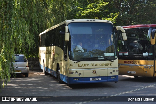 East Yorkshire Motor Services 70 na cidade de Gloucestershire, Inglaterra, por Donald Hudson. ID da foto: 8660480.