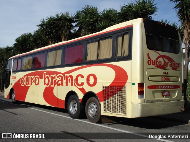 Viação Ouro Branco 2006 na cidade de Curitiba, Paraná, Brasil, por Douglas Paternezi. Número da foto: #8663952.