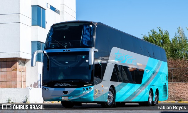 Turistar 3030 na cidade de Morelia, Michoacán, México, por Fabián Reyes. Número da foto: #8663984.