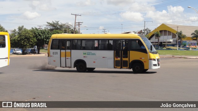 Grande Ocidental 030 na cidade de Novo Gama, Goiás, Brasil, por João Gonçalves. Número da foto: #8666920.