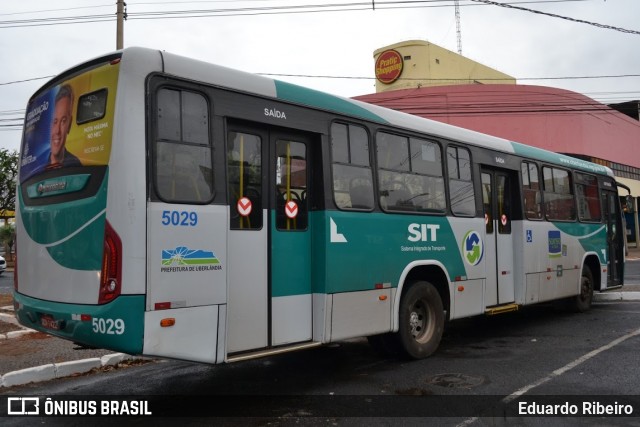 Viação Sorriso de Minas 5029 na cidade de Uberlândia, Minas Gerais, Brasil, por Eduardo Ribeiro. ID da foto: 8670433.