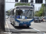 Transportadora Globo 352 na cidade de Recife, Pernambuco, Brasil, por Alexandre Dumas. Número da foto: #:id.
