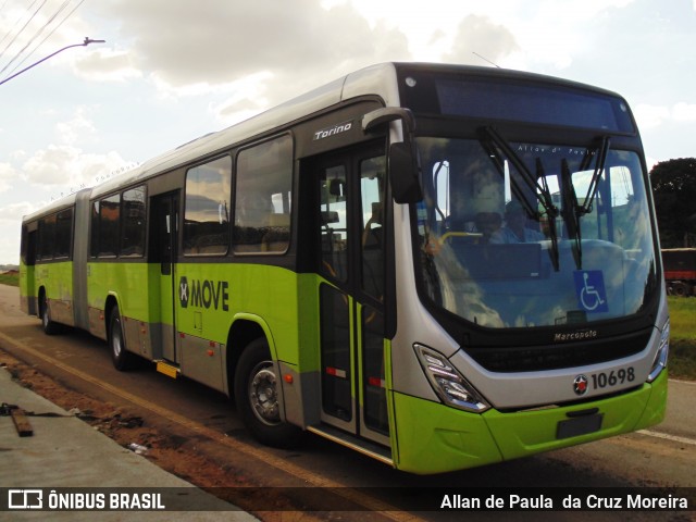 SM Transportes 10698 na cidade de Belo Horizonte, Minas Gerais, Brasil, por Allan de Paula  da Cruz Moreira. ID da foto: 8675412.