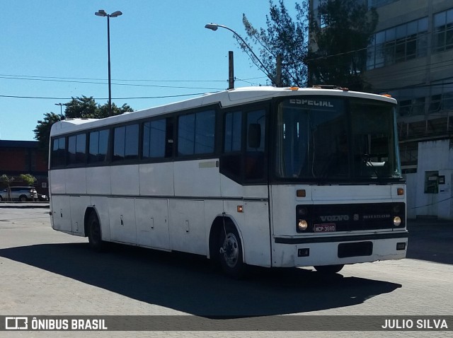 Ônibus Particulares 3680 na cidade de Porto Alegre, Rio Grande do Sul, Brasil, por JULIO SILVA. Número da foto: #8676257.