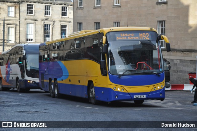 Edinburgh Coach Lines  na cidade de Edinburgh, Edinburgh, Escócia, por Donald Hudson. Número da foto: #8683869.