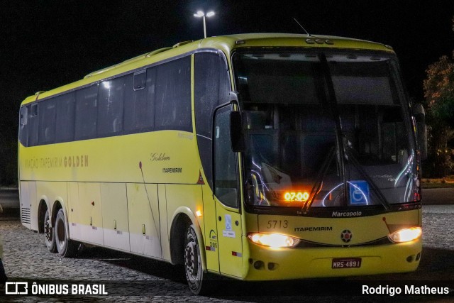 Viação Itapemirim 5713 na cidade de João Monlevade, Minas Gerais, Brasil, por Rodrigo Matheus. ID da foto: 8688622.