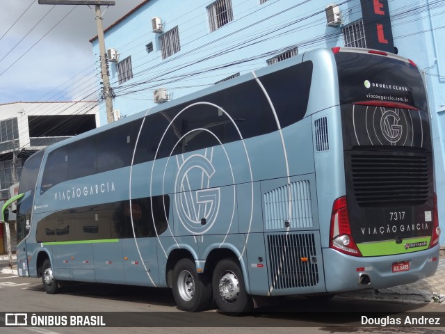 Viação Garcia 7317 na cidade de Trindade, Goiás, Brasil, por Douglas Andrez. ID da foto: 8688556.