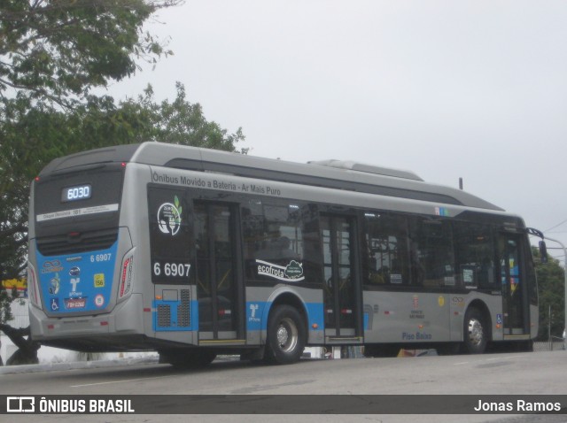 Transwolff Transportes e Turismo 6 6907 na cidade de São Paulo, São Paulo, Brasil, por Jonas Ramos. ID da foto: 8689792.