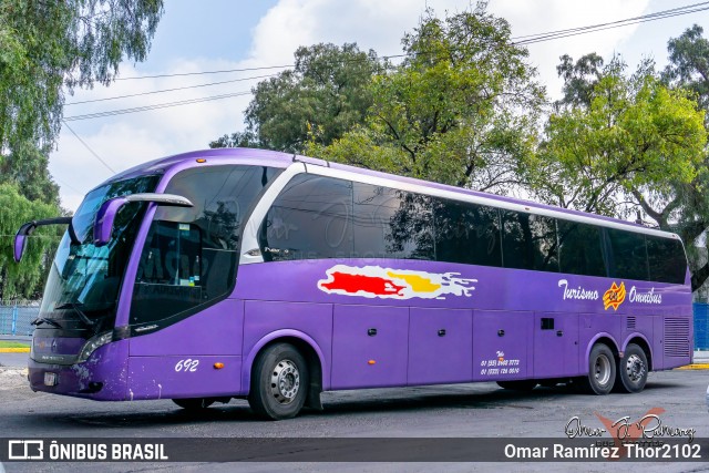Turismo en Omnibus 692 na cidade de Gustavo A. Madero, Ciudad de México, México, por Omar Ramírez Thor2102. Número da foto: #8620614.