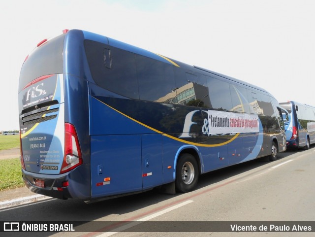 F&S Bus - Ferreira & Stefanini Locadora e Turismo 1500 na cidade de Brasília, Distrito Federal, Brasil, por Vicente de Paulo Alves. ID da foto: 8622695.