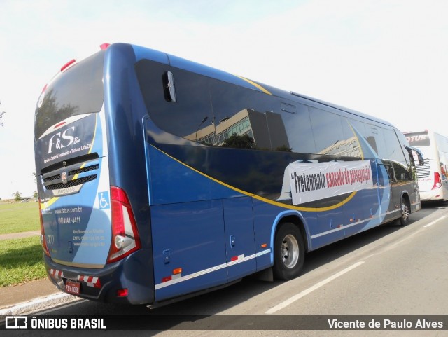 F&S Bus - Ferreira & Stefanini Locadora e Turismo 1700 na cidade de Brasília, Distrito Federal, Brasil, por Vicente de Paulo Alves. ID da foto: 8622704.