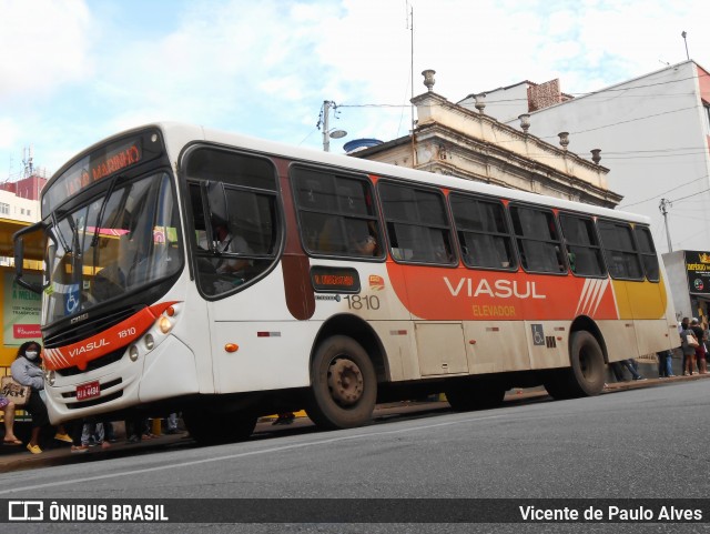 Viasul Transportes Coletivos 1810 na cidade de Itaúna, Minas Gerais, Brasil, por Vicente de Paulo Alves. Número da foto: #8637899.