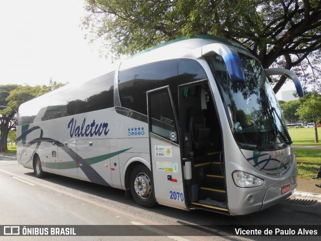Valetur Transportes Locação e Turismo 2070 na cidade de Brasília, Distrito Federal, Brasil, por Vicente de Paulo Alves. Número da foto: #8637892.