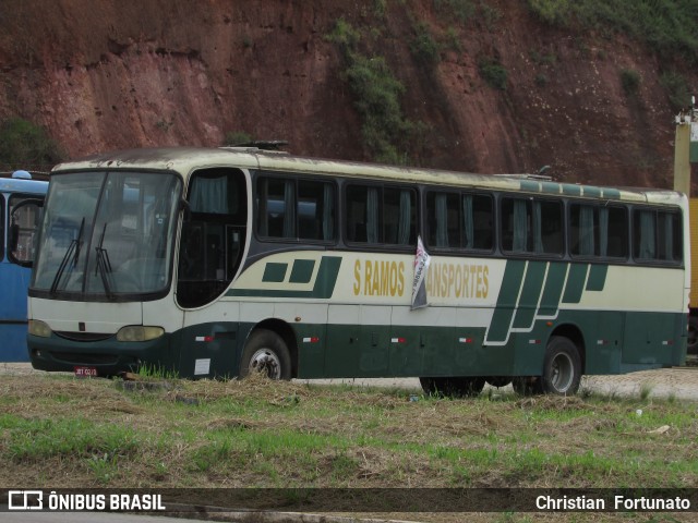 Ônibus Particulares 2070 na cidade de Muriaé, Minas Gerais, Brasil, por Christian  Fortunato. Número da foto: #8727358.
