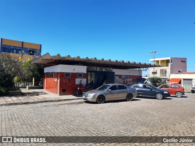 Terminais Rodoviários e Urbanos PONTO DE EMBARQUE DE VáRZEA DO POçO na cidade de Várzea do Poço, Bahia, Brasil, por Cecílio Júnior. Número da foto: #8734075.