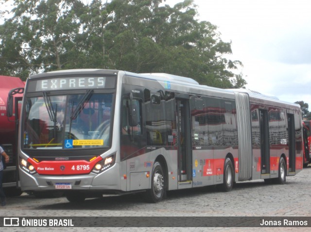 Express Transportes Urbanos Ltda 4 8795 na cidade de São Paulo, São Paulo, Brasil, por Jonas Ramos. ID da foto: 8733601.