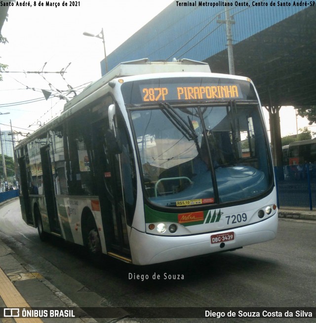 Metra - Sistema Metropolitano de Transporte 7209 na cidade de Santo André, São Paulo, Brasil, por Diego de Souza Costa da Silva. Número da foto: #8736792.