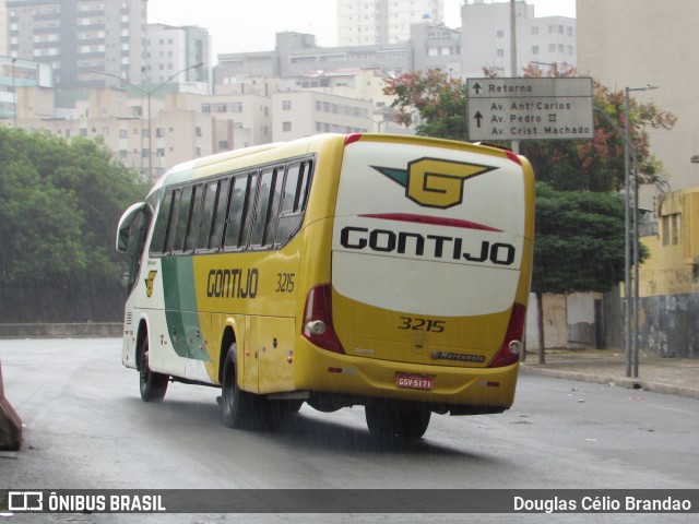 Empresa Gontijo de Transportes 3215 na cidade de Belo Horizonte, Minas Gerais, Brasil, por Douglas Célio Brandao. ID da foto: 8740170.