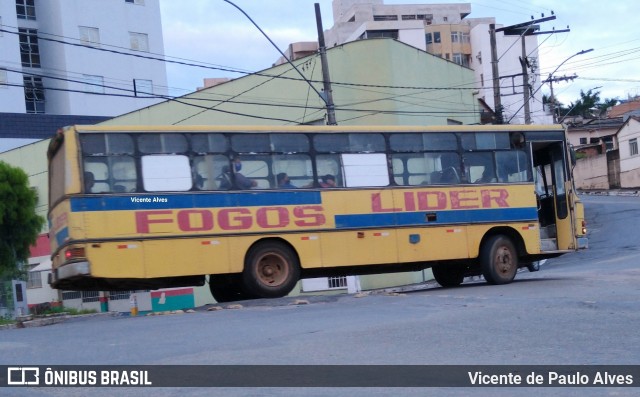 Fogos Líder 7153 na cidade de Santo Antônio do Monte, Minas Gerais, Brasil, por Vicente de Paulo Alves. ID da foto: 8697328.