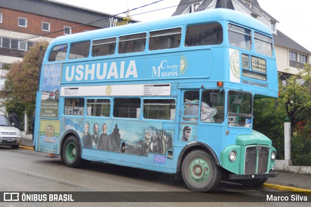 Ônibus Particulares 101 na cidade de Ushuaia, Ushuaia, Tierra del Fuego, Antártida e Islas del Atlántico Sur, Argentina, por Marco Silva. ID da foto: 8751538.