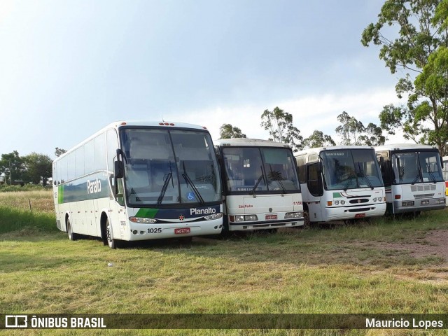 Planalto Transportes 1025 na cidade de Santiago, Rio Grande do Sul, Brasil, por Mauricio Lopes. Número da foto: #8751892.