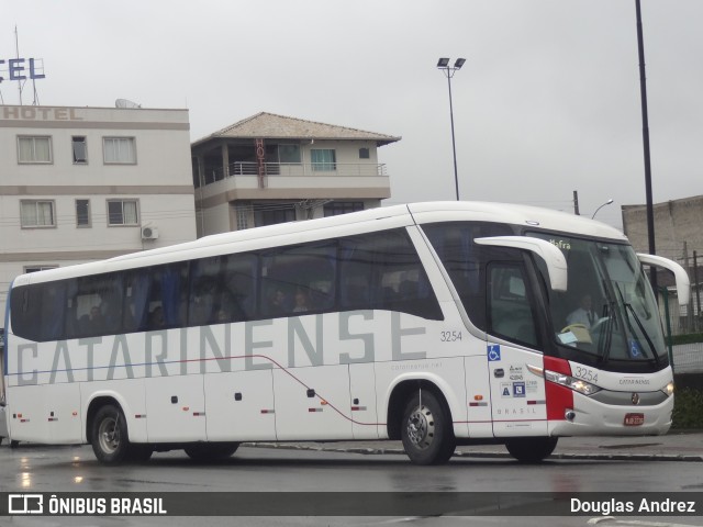 Auto Viação Catarinense 3254 na cidade de Balneário Camboriú, Santa Catarina, Brasil, por Douglas Andrez. ID da foto: 8766186.