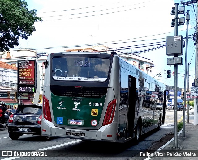 Via Sudeste Transportes S.A. 5 1069 na cidade de São Paulo, São Paulo, Brasil, por Felipe Vitor Paixão Vieira. Número da foto: #8767206.