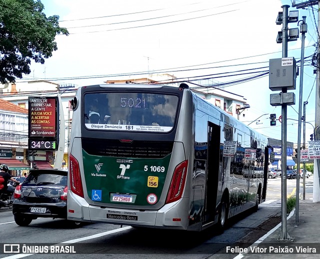 Via Sudeste Transportes S.A. 5 1069 na cidade de São Paulo, São Paulo, Brasil, por Felipe Vitor Paixão Vieira. ID da foto: 8767206.