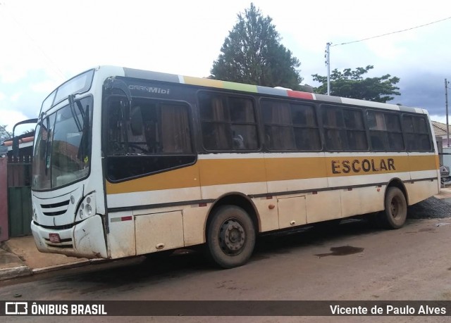 Ônibus Particulares 0591 na cidade de Natalândia, Minas Gerais, Brasil, por Vicente de Paulo Alves. ID da foto: 8772330.