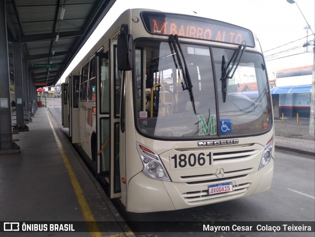 Viação Santo Ângelo 18061 na cidade de Colombo, Paraná, Brasil, por Mayron Cesar  Colaço Teixeira. Número da foto: #8773090.