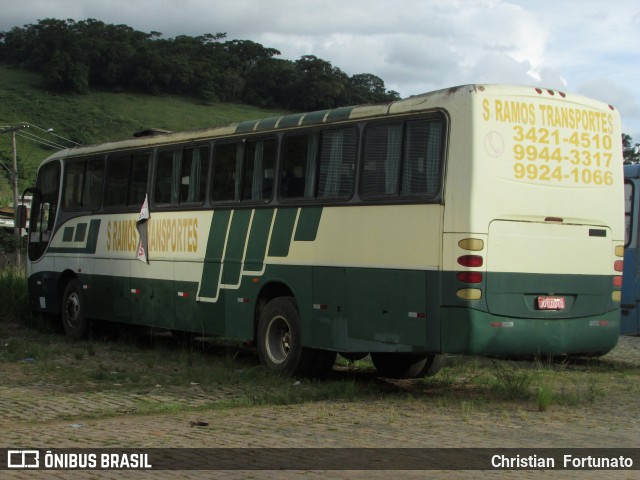 Ônibus Particulares 2070 na cidade de Muriaé, Minas Gerais, Brasil, por Christian  Fortunato. Número da foto: #8707345.