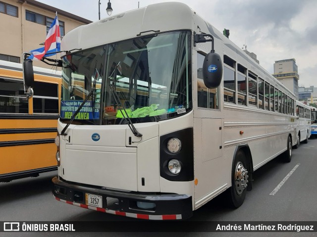 Autobuses sin identificación - Costa Rica 00 na cidade de Catedral, San José, San José, Costa Rica, por Andrés Martínez Rodríguez. ID da foto: 8713594.