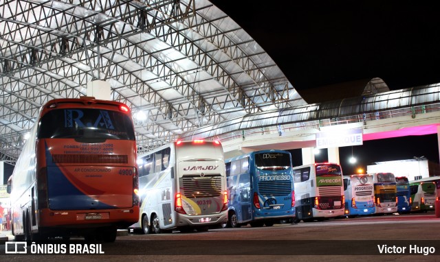 R.A. Viagens 4900 na cidade de Imperatriz, Maranhão, Brasil, por Victor Hugo. Número da foto: #8719708.