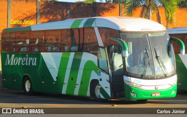 Empresa de Transportes e Turismo Moreira 2250 na cidade de Goiânia, Goiás, Brasil, por Carlos Júnior. ID da foto: 8718774.