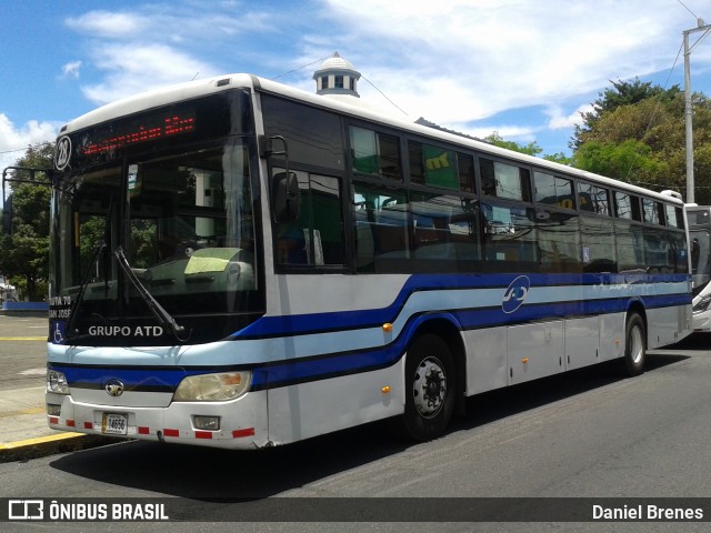 ATD - AutoTransportes Desamparados 28 na cidade de San Vicente, Moravia, San José, Costa Rica, por Daniel Brenes. Número da foto: #8809127.