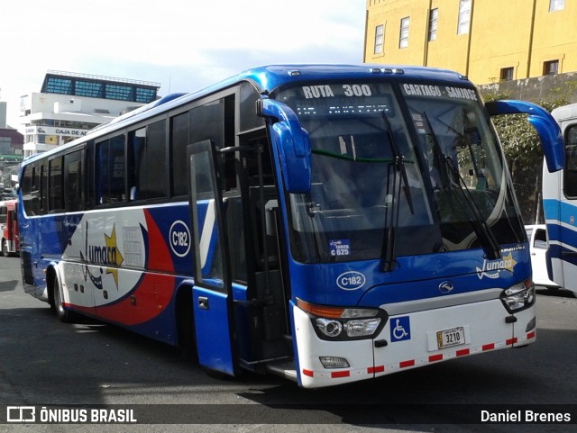 Lumaca C-182 na cidade de Catedral, San José, San José, Costa Rica, por Daniel Brenes. Número da foto: #8811478.