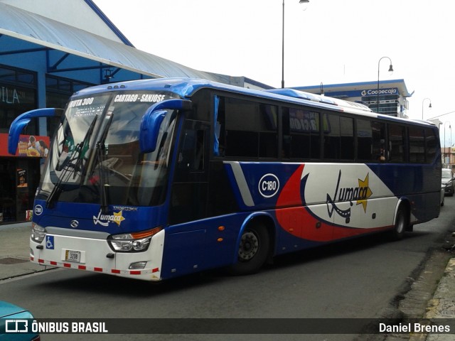 Lumaca C-180 na cidade de Catedral, San José, San José, Costa Rica, por Daniel Brenes. Número da foto: #8811471.