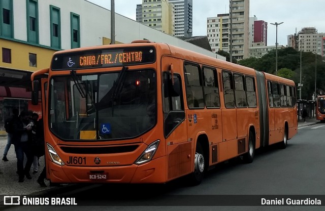 Expresso Azul JI601 na cidade de Curitiba, Paraná, Brasil, por Daniel Guardiola. Número da foto: #8818362.