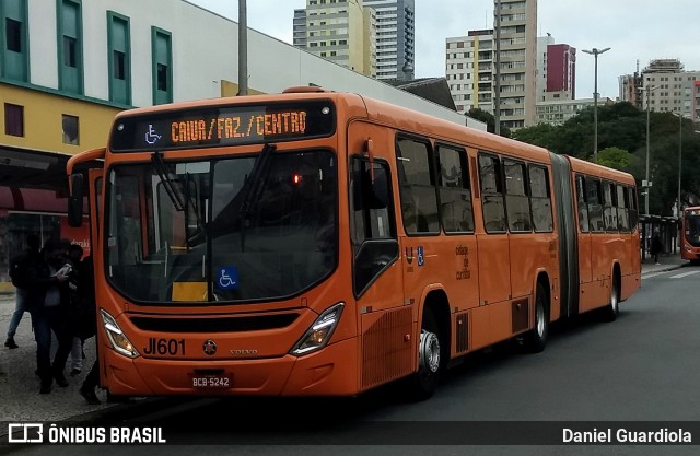 Expresso Azul JI601 na cidade de Curitiba, Paraná, Brasil, por Daniel Guardiola. ID da foto: 8818362.