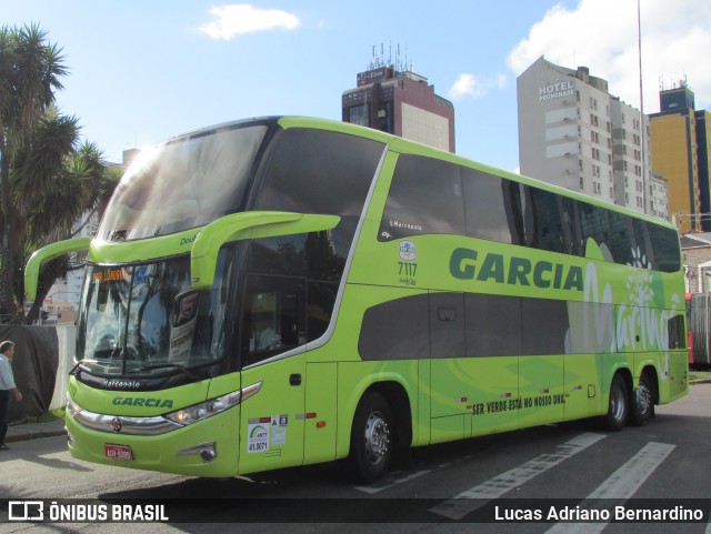 Viação Garcia 7117 na cidade de Curitiba, Paraná, Brasil, por Lucas Adriano Bernardino. Número da foto: #8816718.