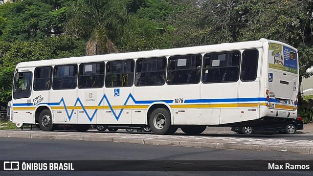 Trevo Transportes Coletivos 1076 na cidade de Porto Alegre, Rio Grande do Sul, Brasil, por Max Ramos. Número da foto: #8823711.